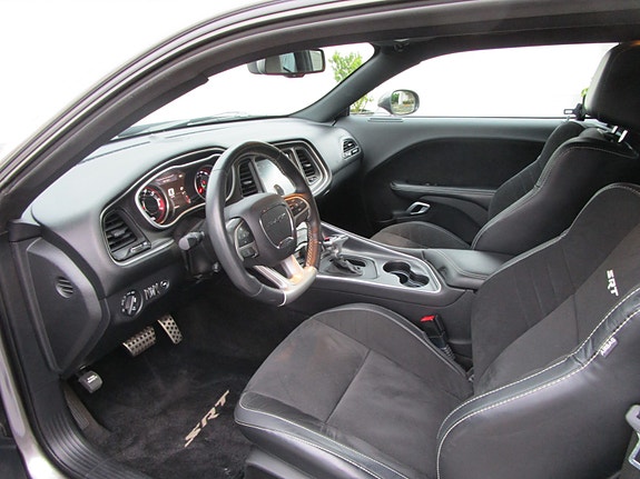 Dodge Challenger 10 of 13