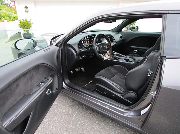 Dodge Challenger 7 of 13