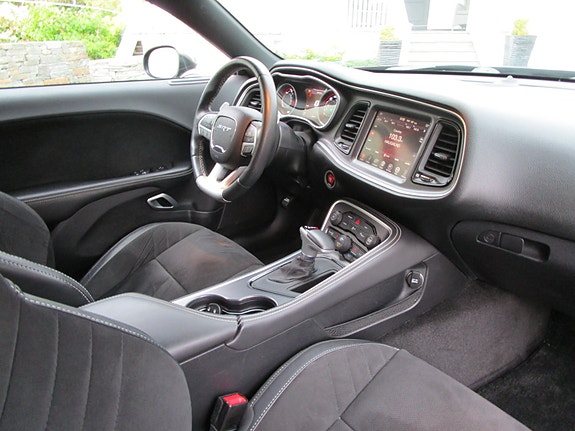 Dodge Challenger 8 of 13