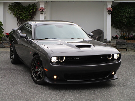 Dodge Challenger 5 of 13