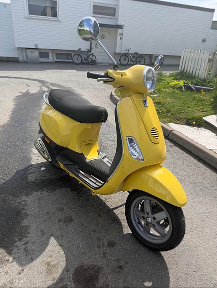 Vespa LX 50 2 of 7