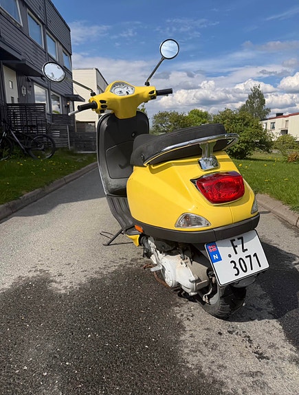 Vespa LX 50 4 of 7