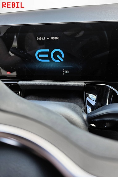 Mercedes-Benz EQA300 17 of 27