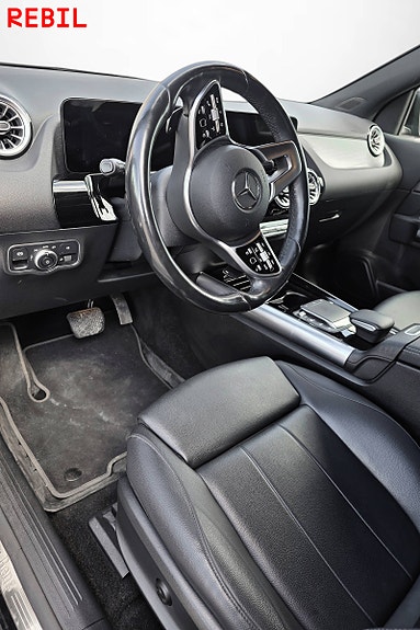 Mercedes-Benz EQA300 5 of 27