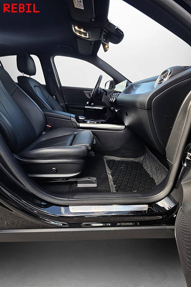 Mercedes-Benz EQA300 6 of 27