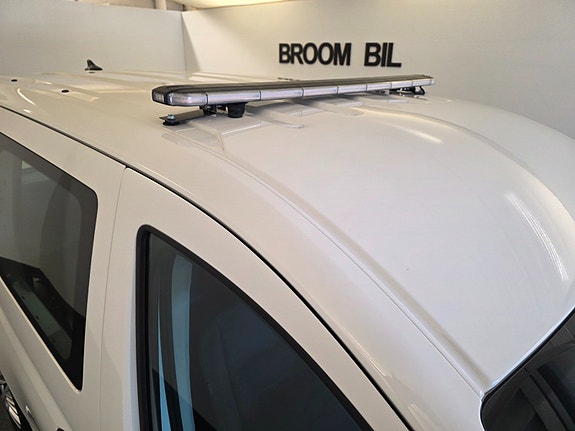 Volkswagen Caddy Maxi 11 of 30