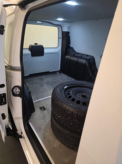 Volkswagen Caddy Maxi 30 of 30