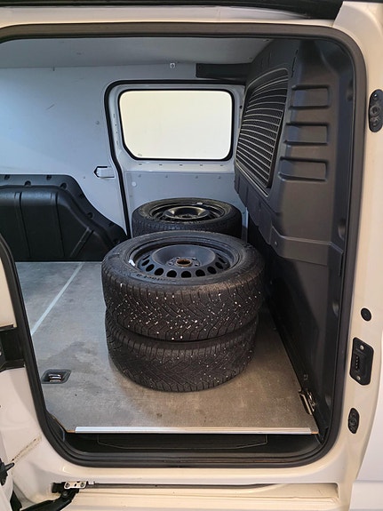 Volkswagen Caddy Maxi 29 of 30