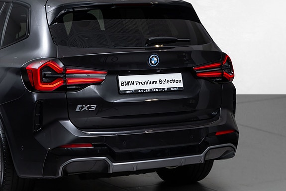 BMW iX3 7 of 30