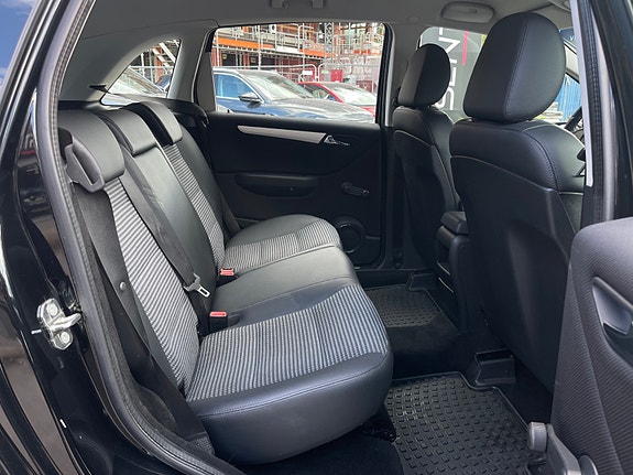 Mercedes-Benz B180 15 of 26