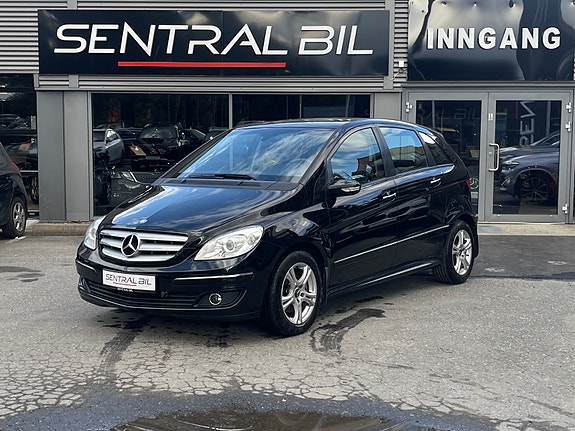 Mercedes-Benz B180 2 of 26