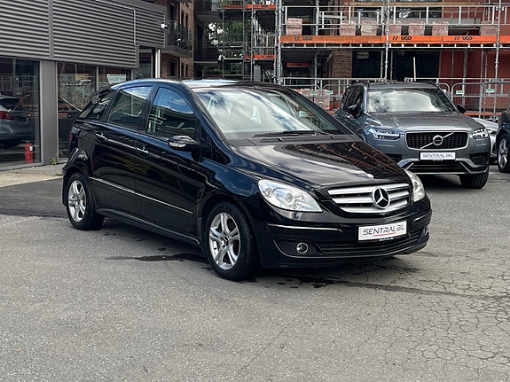 Mercedes-Benz B180 4 of 26