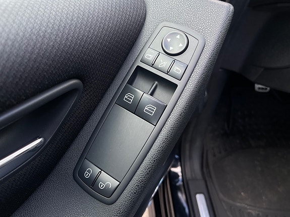 Mercedes-Benz B180 16 of 26