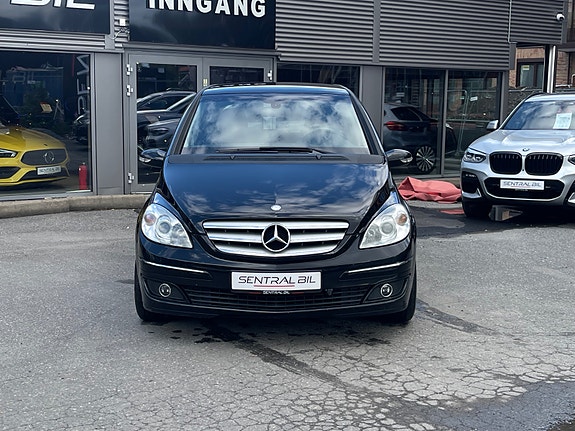 Mercedes-Benz B180 3 of 26