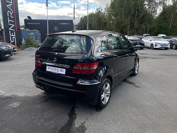 Mercedes-Benz B180 8 of 26