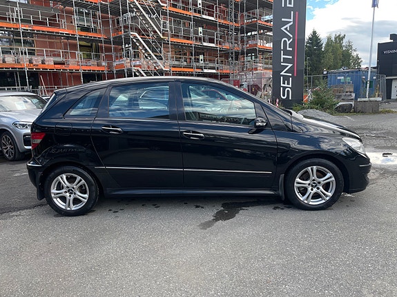 Mercedes-Benz B180 9 of 26