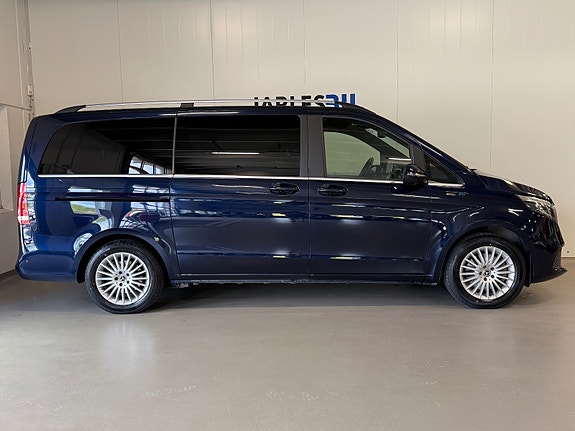 Mercedes-Benz EQV300 2 of 25