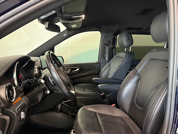 Mercedes-Benz EQV300 14 of 25