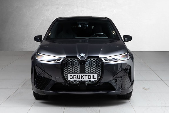 BMW iX 4 of 30