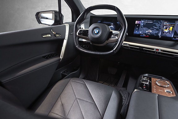 BMW iX 30 of 30