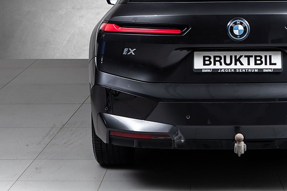 BMW iX 9 of 30