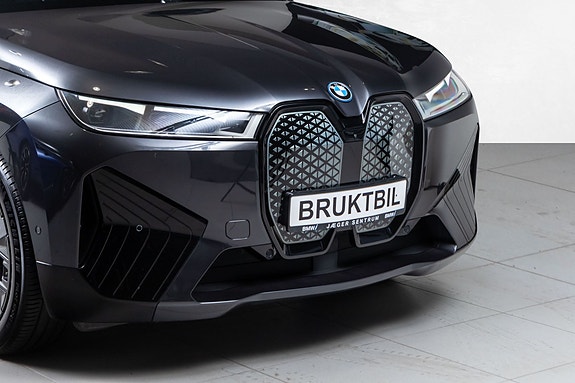 BMW iX 2 of 30