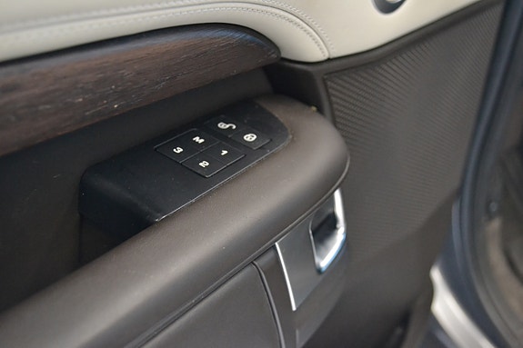 Land Rover Discovery 15 of 30
