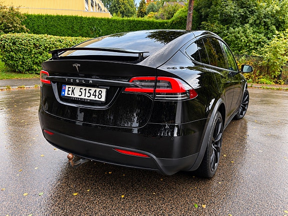 Tesla Model X 2 of 4