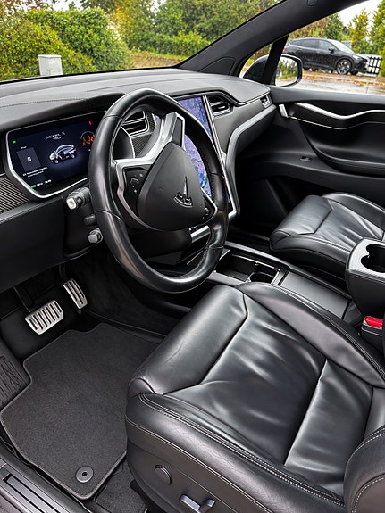 Tesla Model X 4 of 4