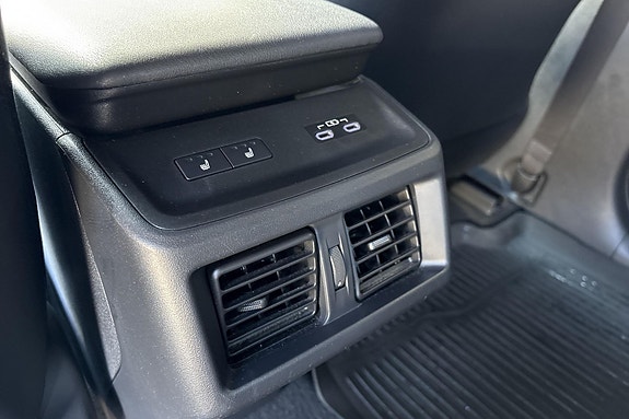 Toyota bZ4X 12 of 17