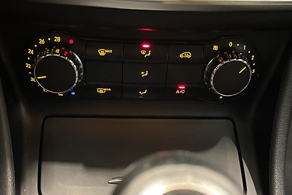 Mercedes-Benz CLA180 13 of 22