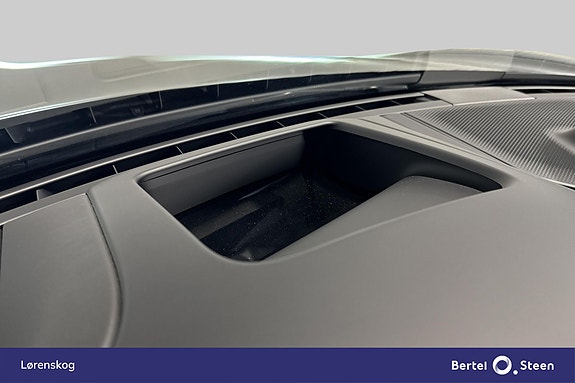 Porsche Taycan 10 of 30