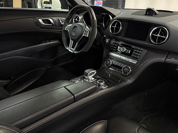Mercedes-Benz SL63 9 of 22