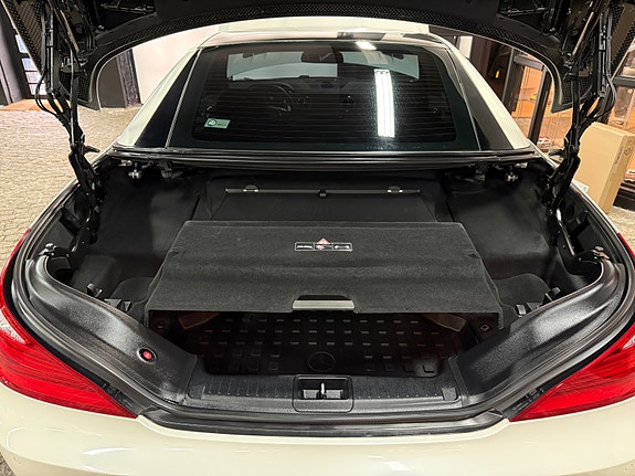 Mercedes-Benz SL63 17 of 22