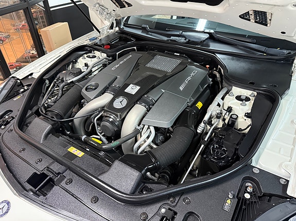 Mercedes-Benz SL63 18 of 22