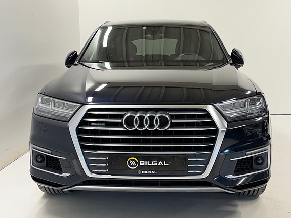 Audi Q7 2 of 30