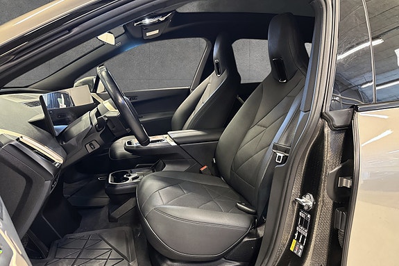 BMW iX 12 of 29