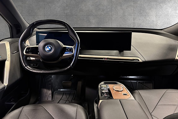 BMW iX 15 of 29