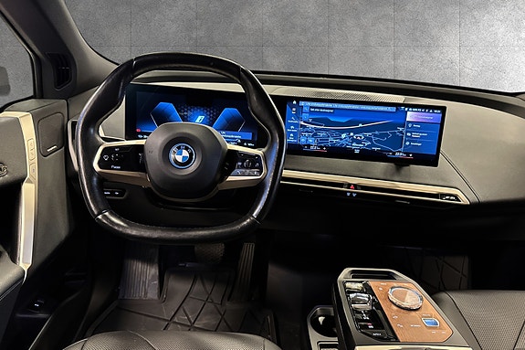 BMW iX 16 of 29