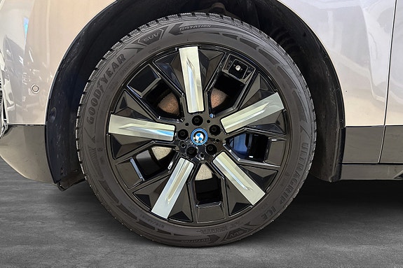 BMW iX 29 of 29