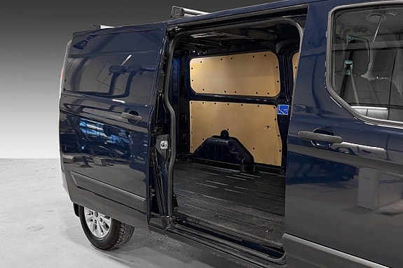 Ford Transit Custom 10 of 30