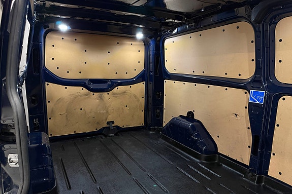 Ford Transit Custom 11 of 30