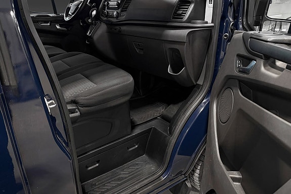 Ford Transit Custom 17 of 30