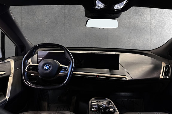 BMW iX 17 of 30