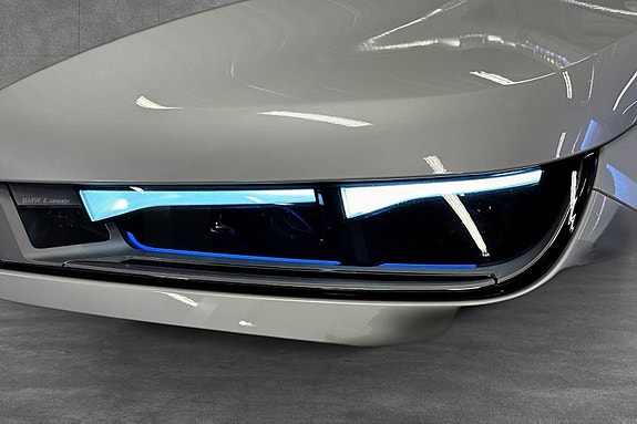 BMW iX 14 of 30