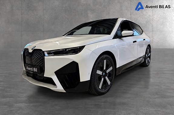 BMW iX 12 of 30