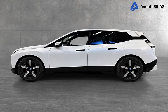 BMW iX 11 of 30