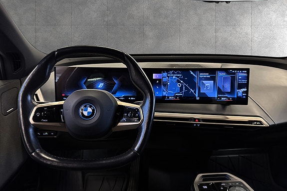 BMW iX 18 of 30