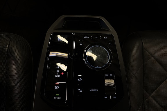 BMW iX 22 of 30