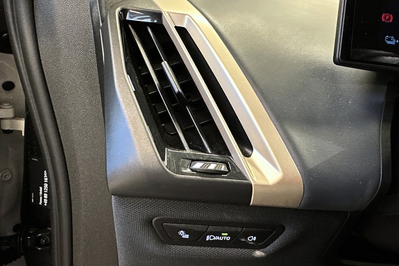 BMW iX 24 of 30